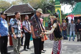 DI HADIRI DARI PEMERINTAH KAB. GUNUNGKIDUL, RIBUAN WARGA IKUT RAMAIKAN LOMBA TILIK PADUKUHAN KLAMPOK