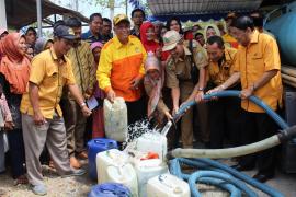 HASTA KARYA UNTUK MASYARAKAT  : DROPING AIR BERSIH DAN BANSOS